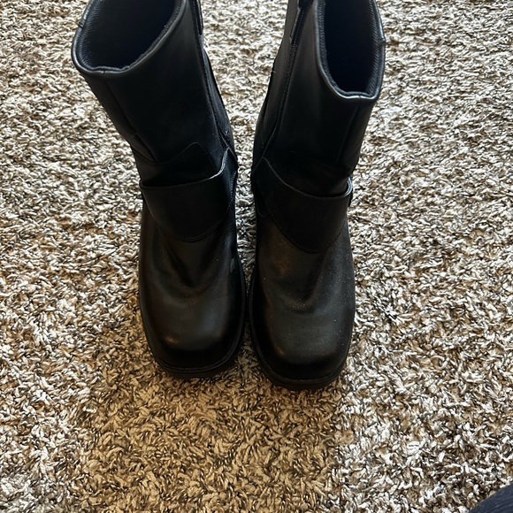 Harley Davidson Boots, Size 8 in women’s - Picture 3 of 4
